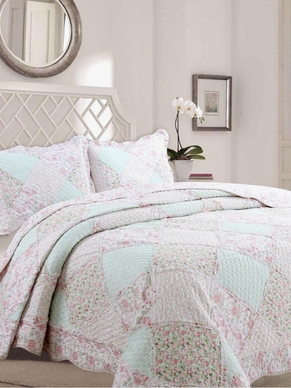 Cozy Line Pastel Floral Rose
Garden Queen Quilt Set